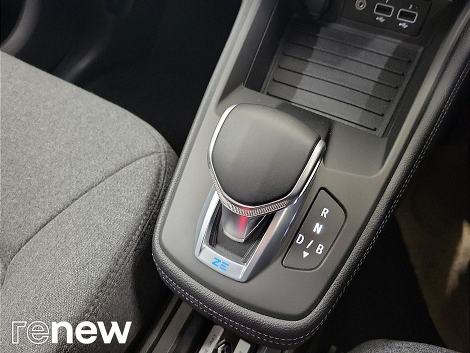 2022 Renault Zoe "Automatic" "Electric Vehicle" "Parking Sensors" "50KW Battery" Sat Nav" "Touch Screen Dispplay" €13,995