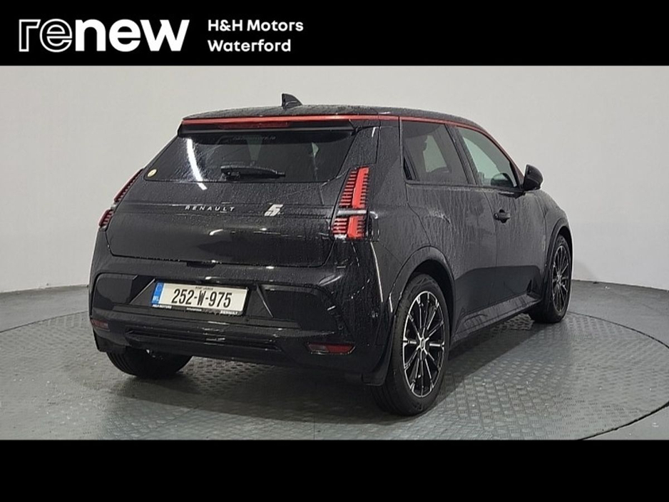 2025 Renault 5 - image 15