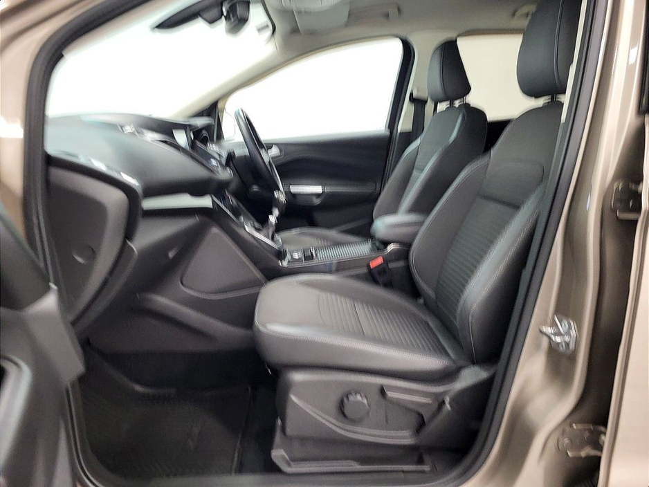 2019 Ford Kuga - image 7