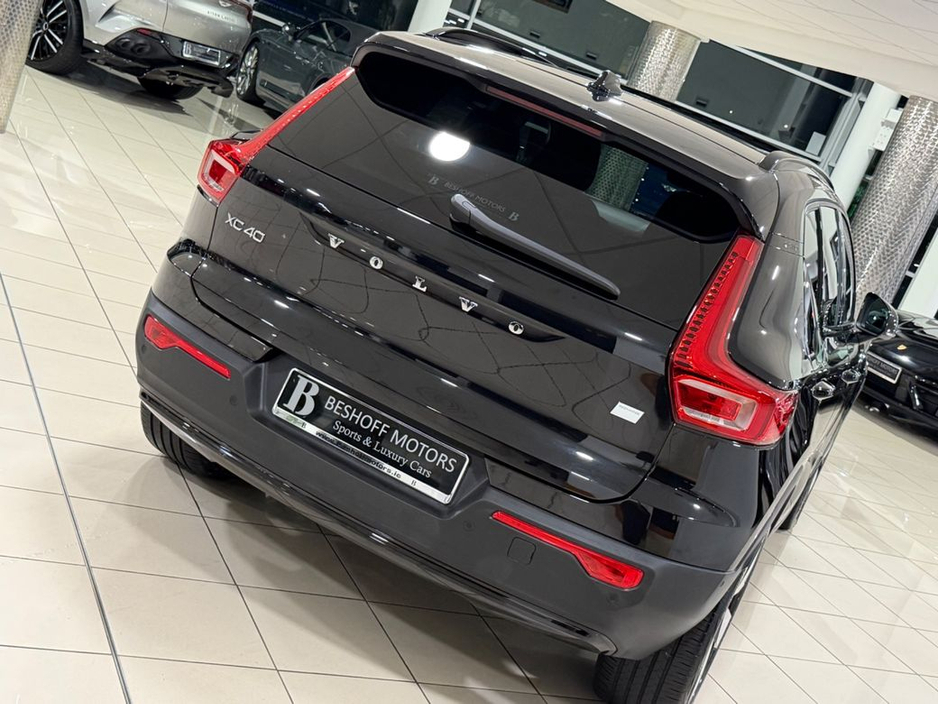 2023 Volvo XC40 - image 10