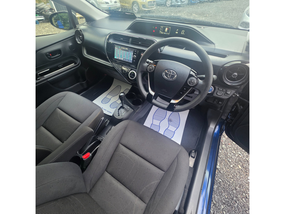 2018 Toyota Aqua - image 13