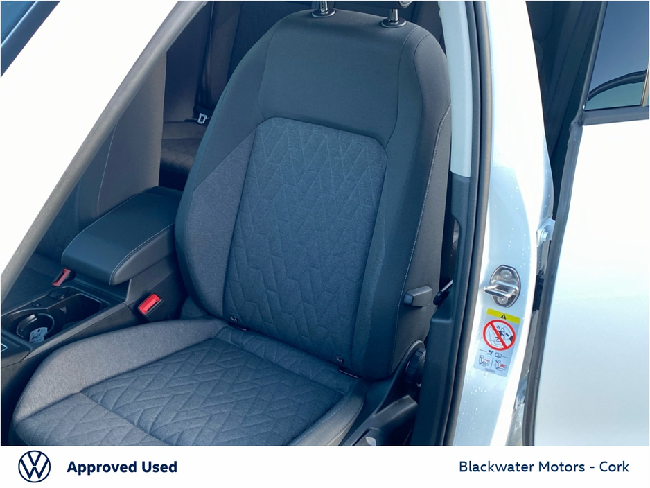 2025 Volkswagen Golf - image 24