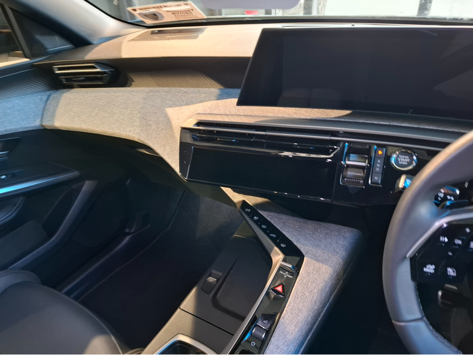 2025 Peugeot 5008 - image 21