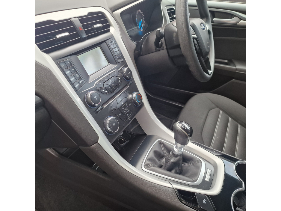 2015 Ford Mondeo - image 11