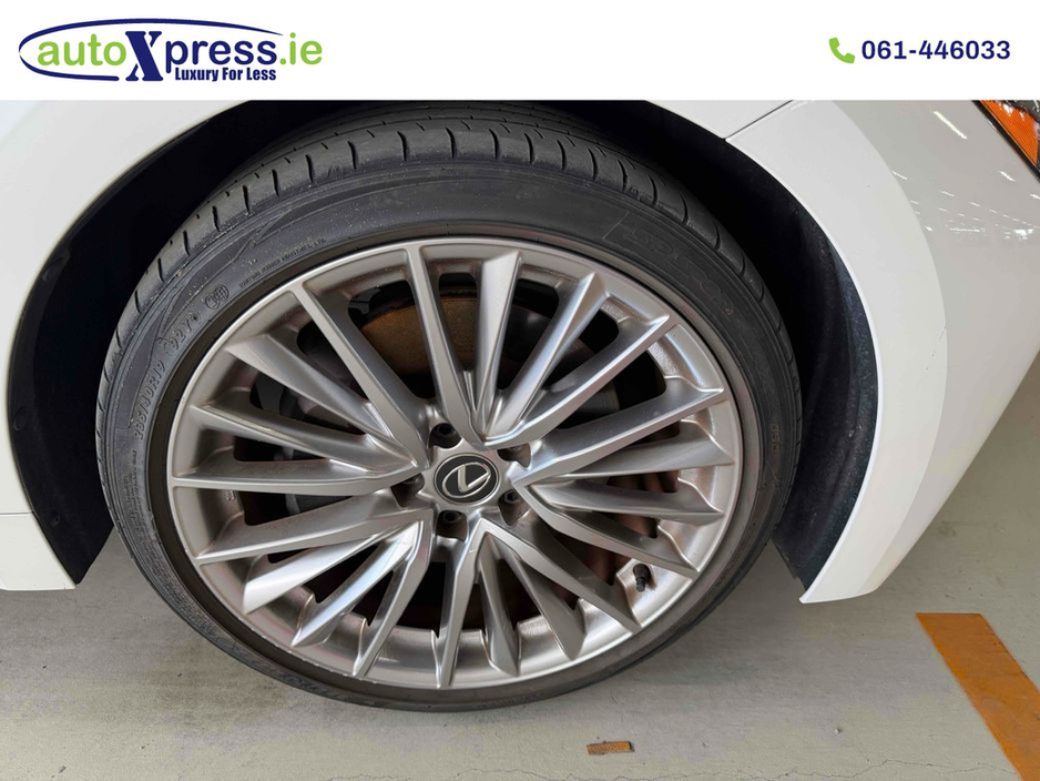 2023 Lexus IS 300 h - image 5