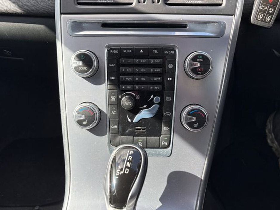 2016 Volvo XC60 - image 12