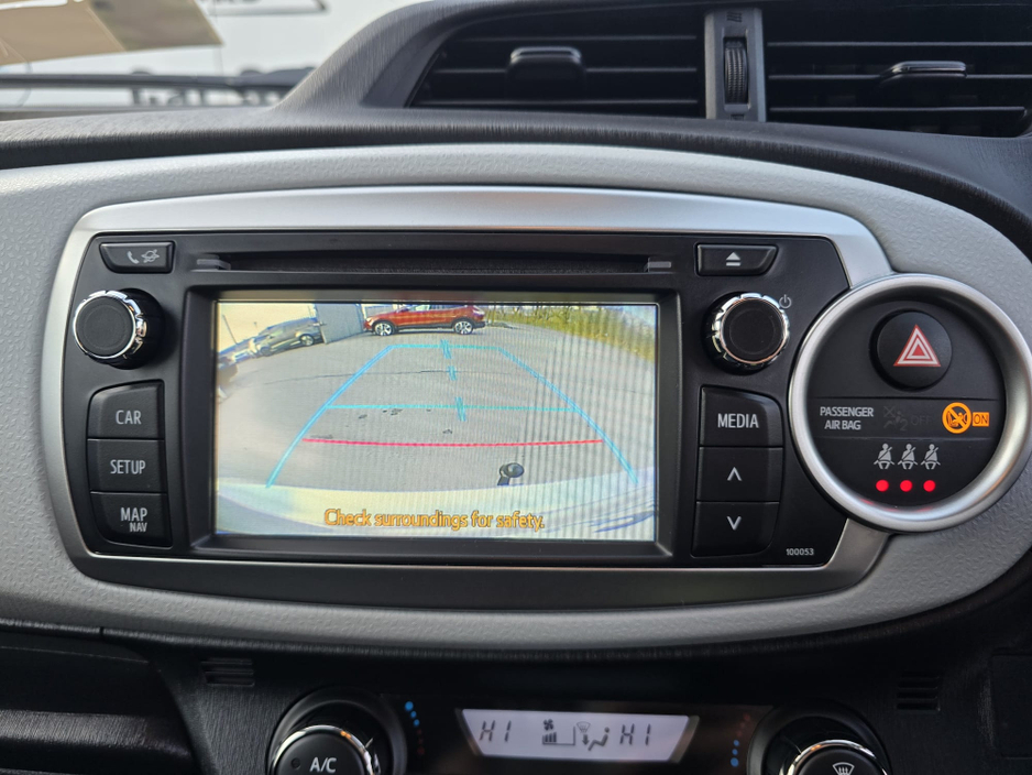 2013 Toyota Yaris - image 24