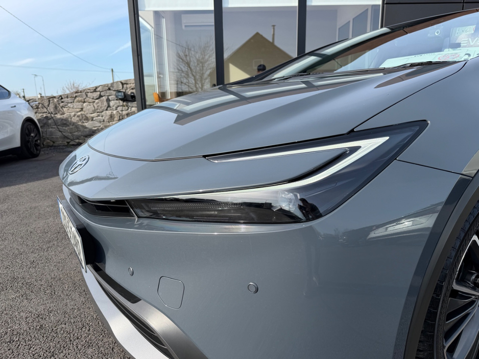 2023 Toyota Prius - image 7