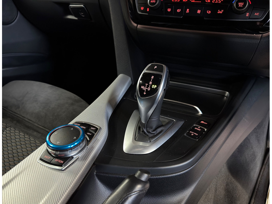 2016 BMW 3 Series - image 40