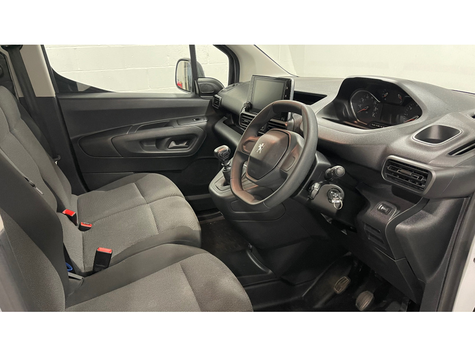 2024 Peugeot Partner - image 22
