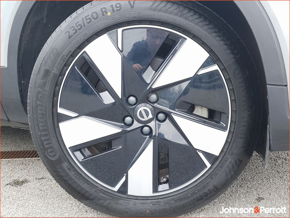 2023 Volvo C40 - image 16