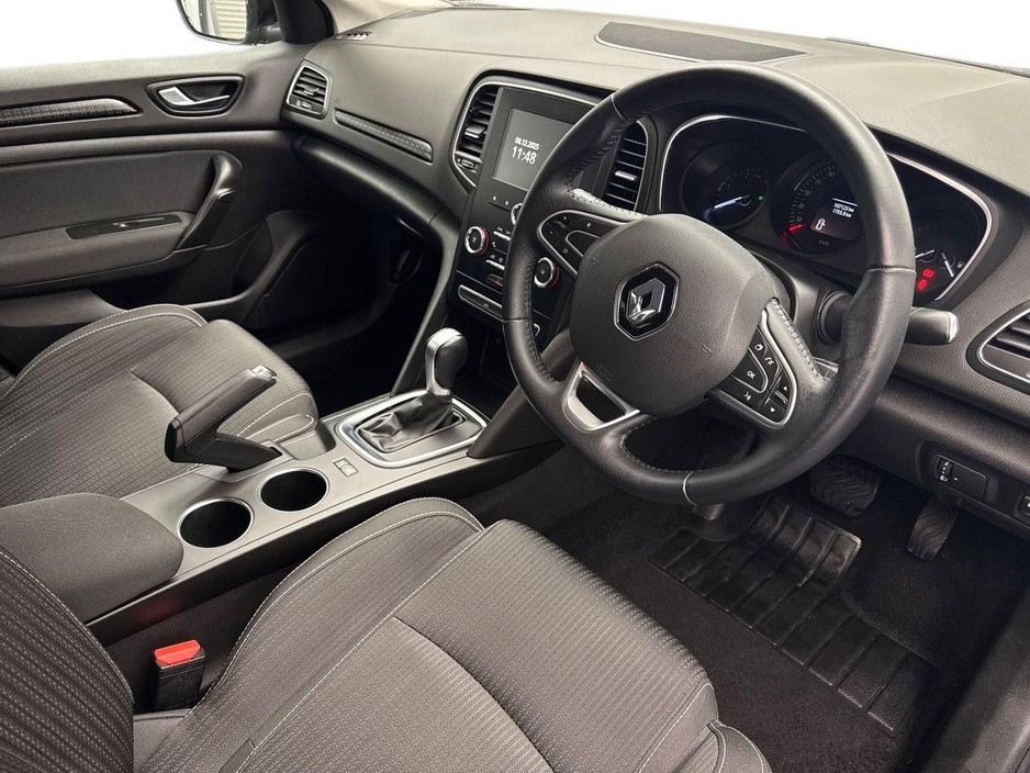 2021 Renault Megane - image 6