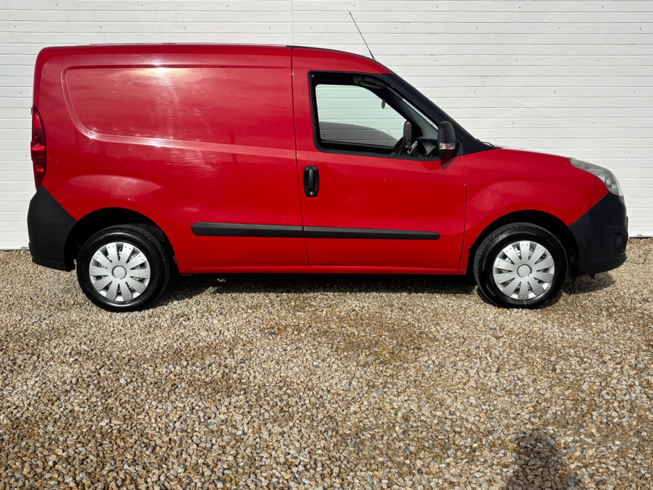 2016 Opel Combo - image 4