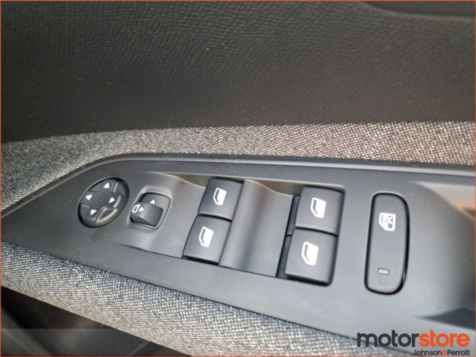 2020 Peugeot 3008 - image 22