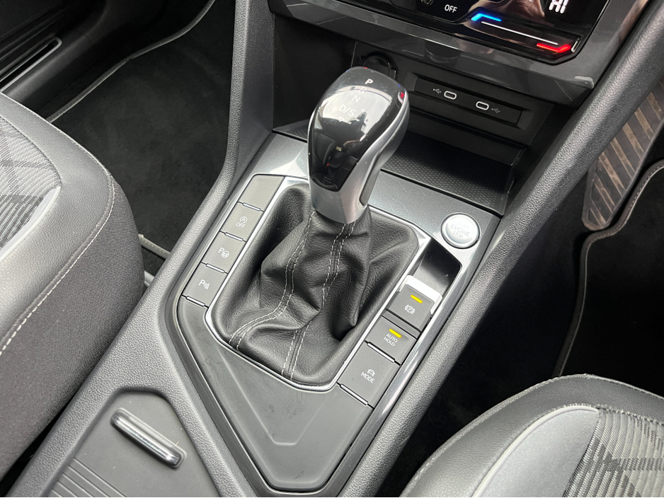 2023 Volkswagen Tiguan - image 16