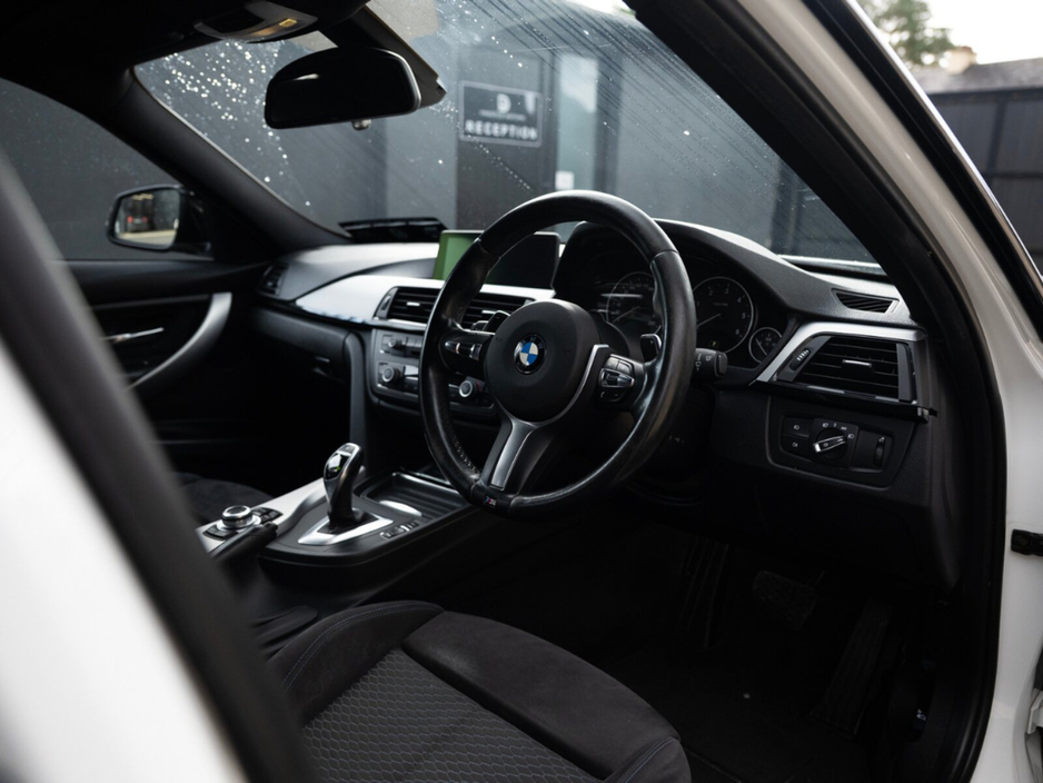 2013 BMW 3 Series - image 17