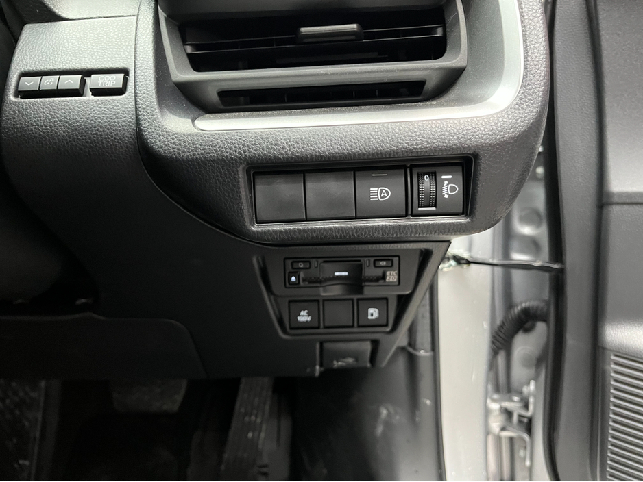 2025 Toyota Prius - image 10