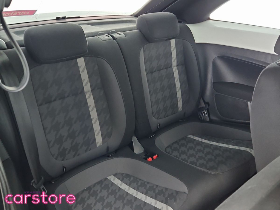 2017 Volkswagen Beetle - image 10