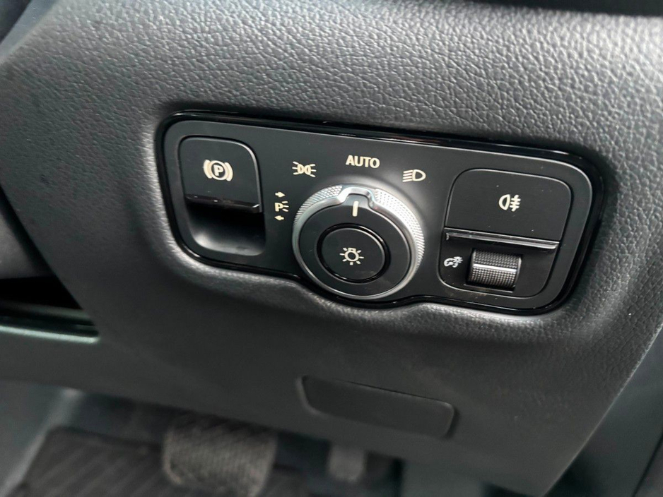 2026 Mercedes-Benz Vito SOLID REAR TAILGATE