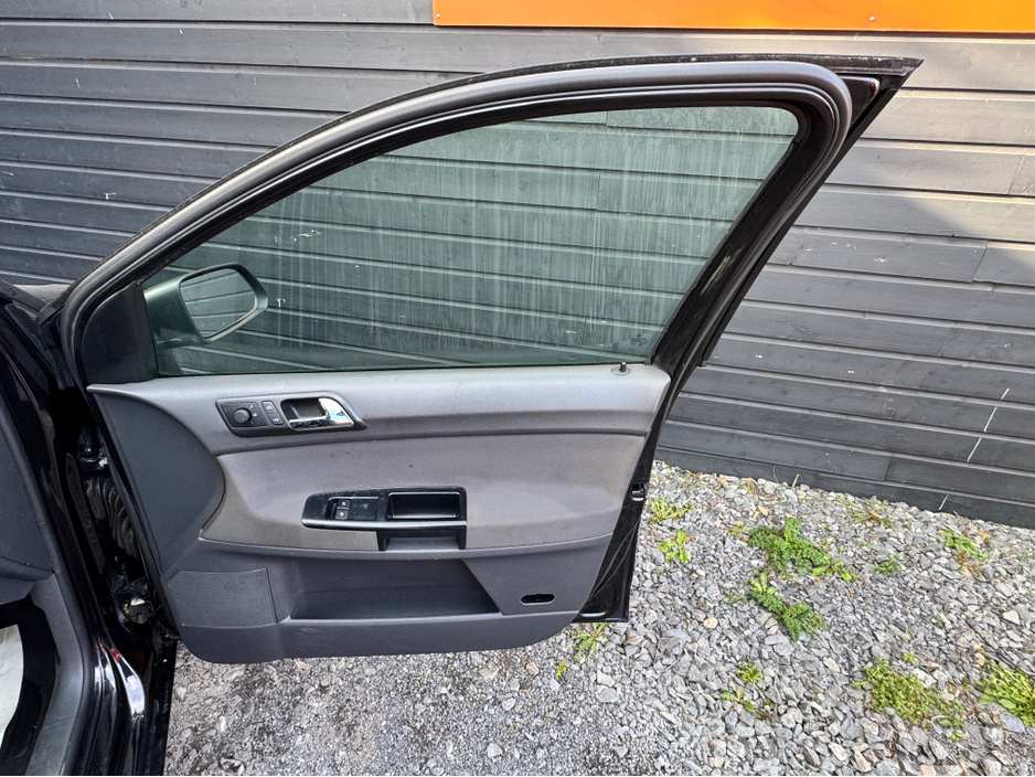 2006 Volkswagen Polo - image 16