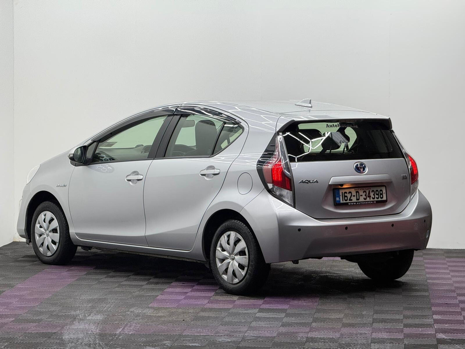 2016 Toyota Aqua - image 4