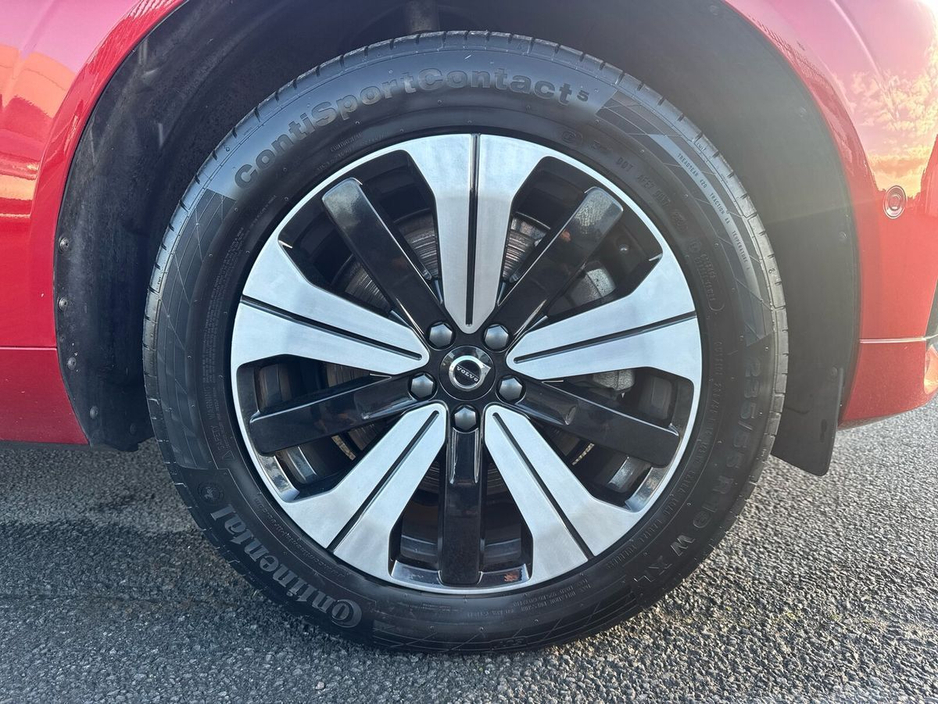 2023 Volvo XC60 T6 PHEV 350hp AT8 Plus (dark theme) €44,975