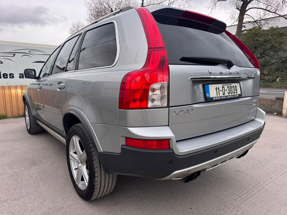 2011 Volvo XC90 - image 4