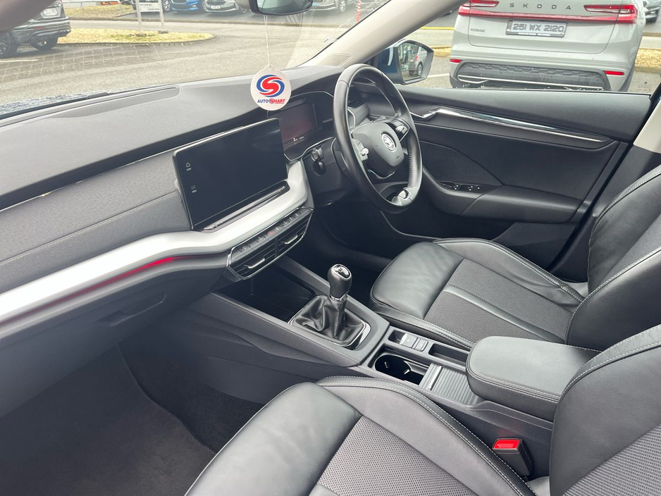 2023 Skoda Octavia - image 2