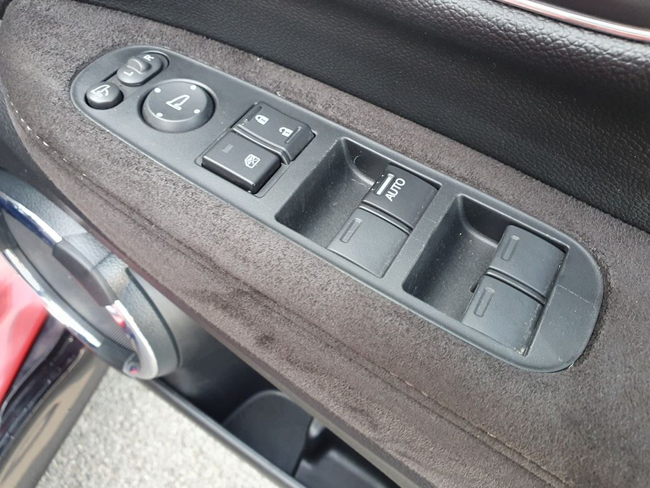 2018 Honda Vezel - image 12