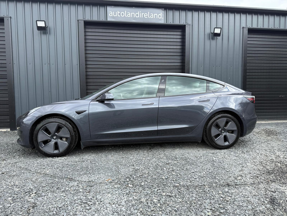 2022 Tesla Model 3 - image 4