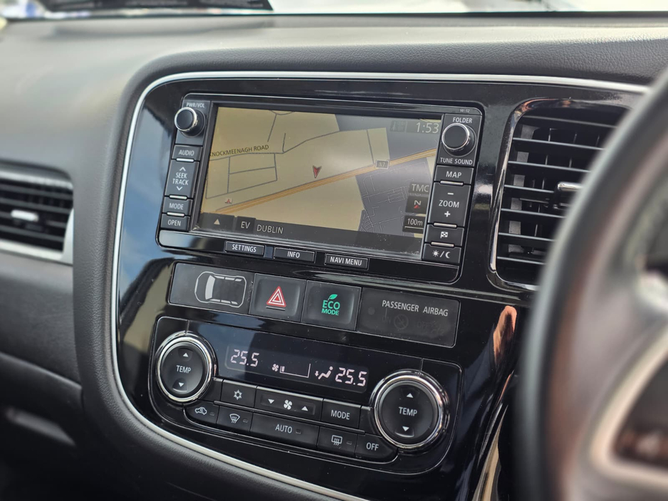 2014 Mitsubishi Outlander - image 13