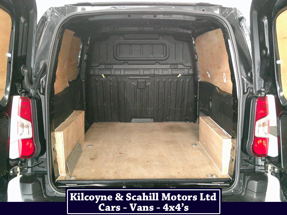 2021 Citroen Berlingo - image 18