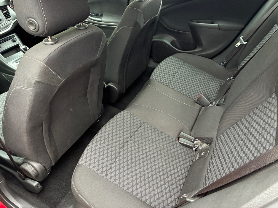 2019 Opel Astra - image 9