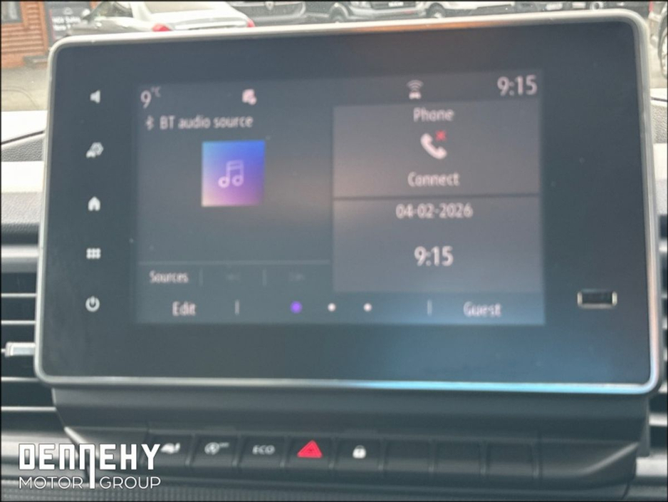 2022 Renault Trafic - image 22