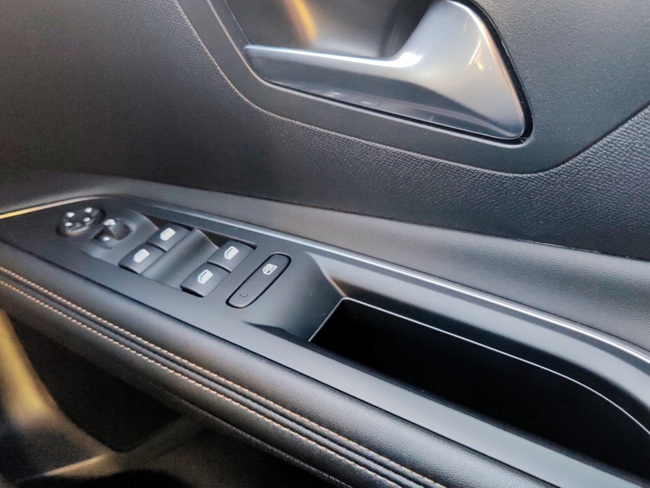 2024 Peugeot 3008 - image 9