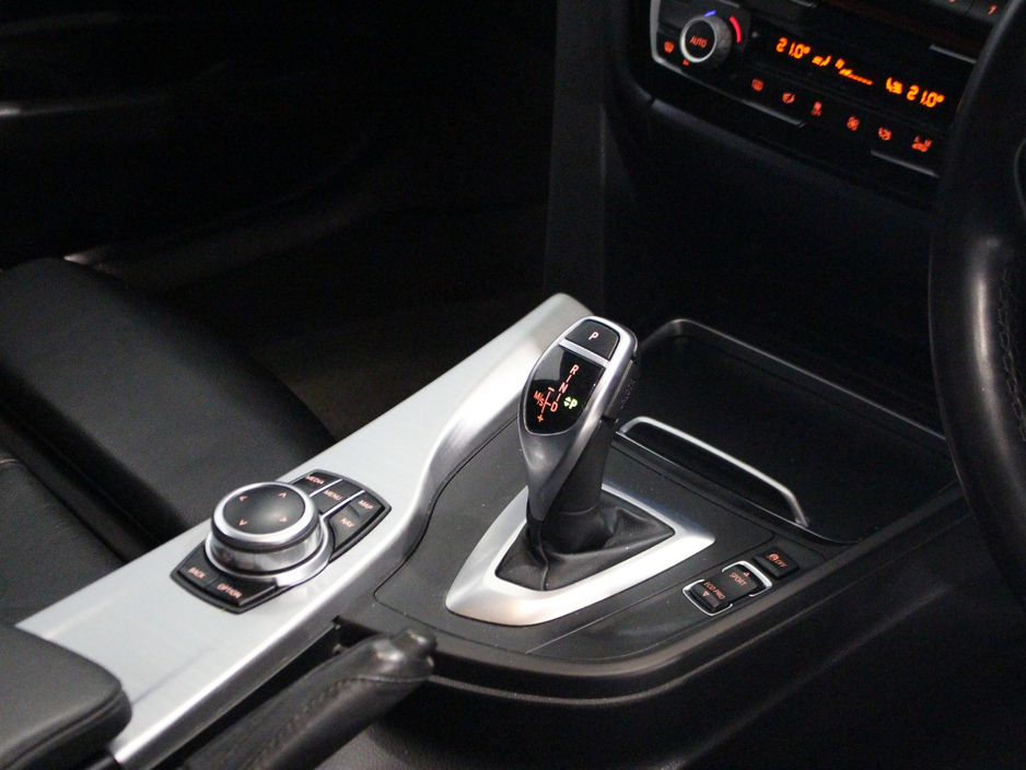 2018 BMW 3 Series - image 22