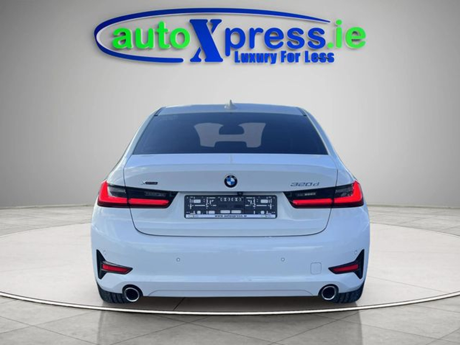 2019 BMW 3 Series - image 8