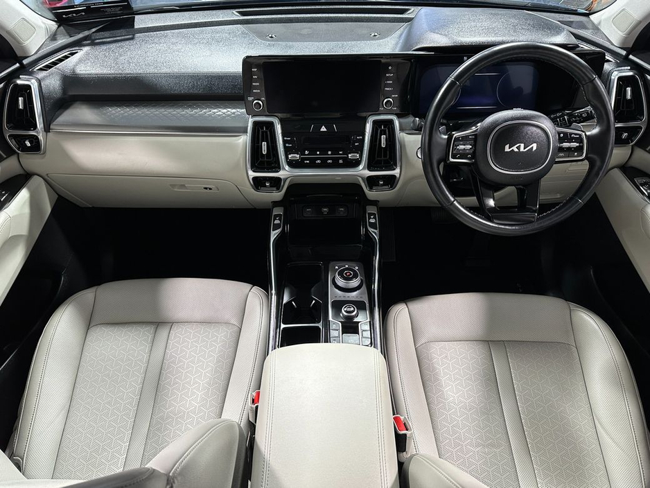 2023 Kia Sorento - image 9