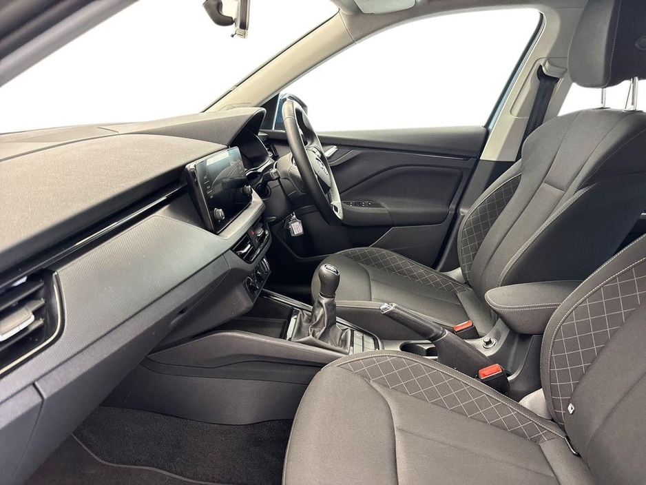 2021 Skoda Kamiq - image 2