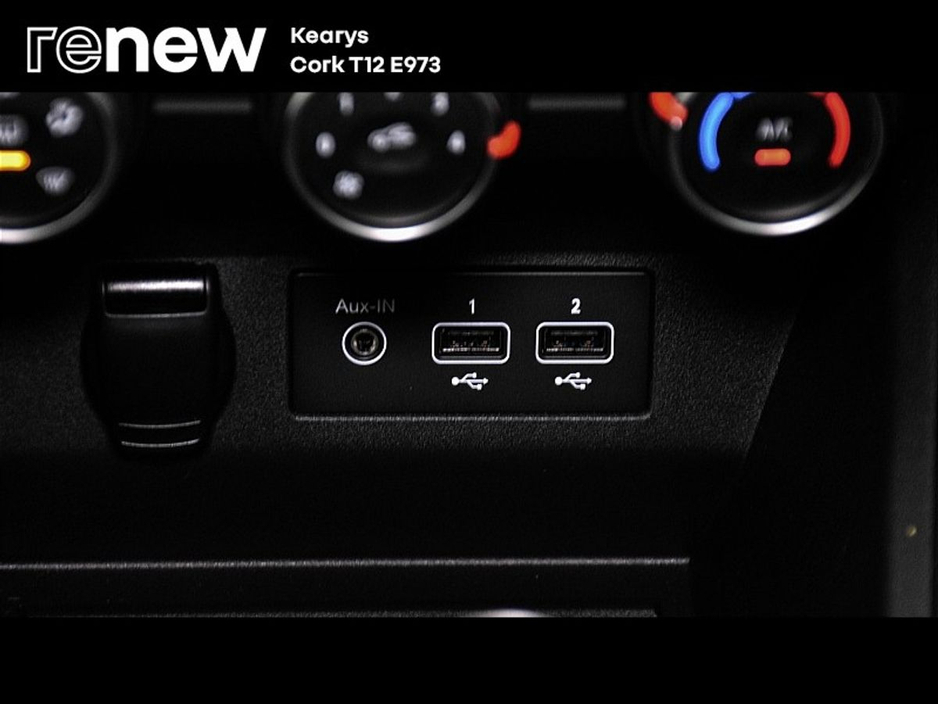 2022 Renault Clio - image 18