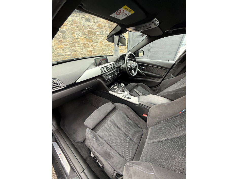 2015 BMW 3 Series - image 17