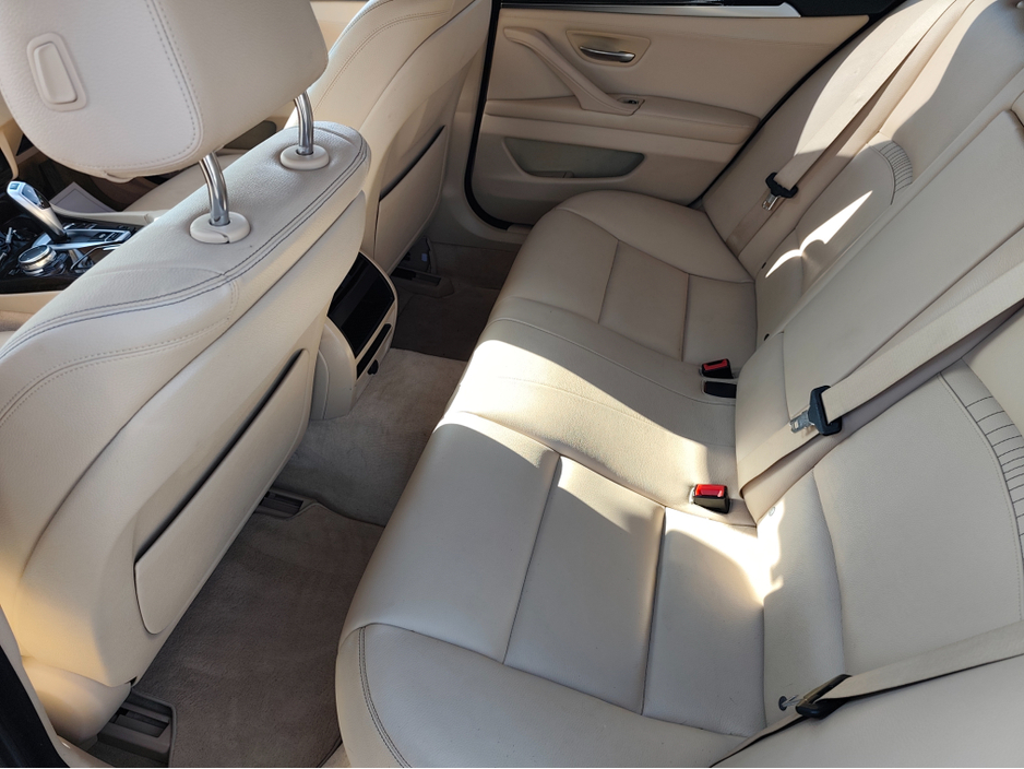 2015 BMW 5 Series - image 10