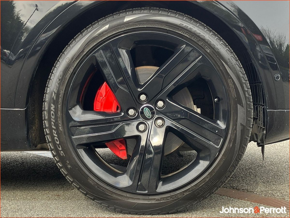 2023 Land Rover Discovery - image 9