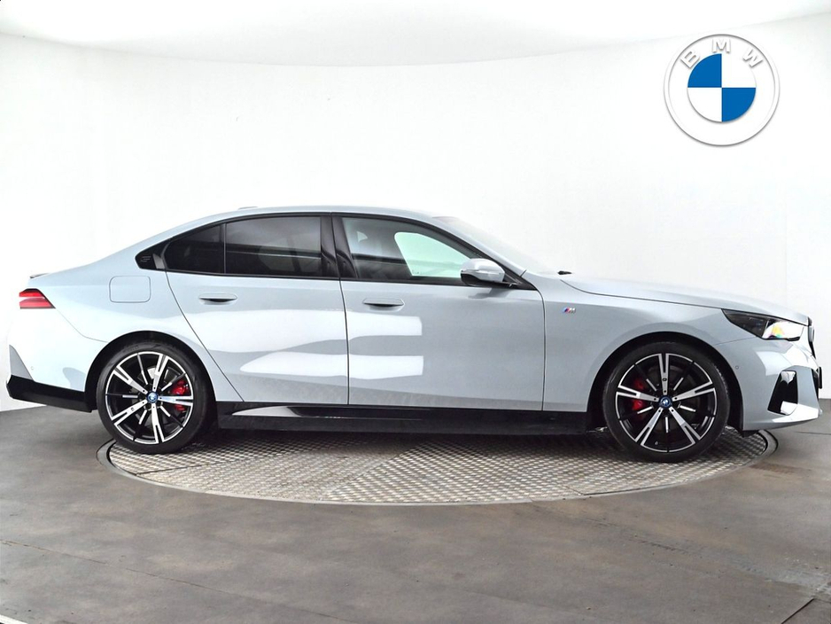 2024 BMW 5 Series - image 22