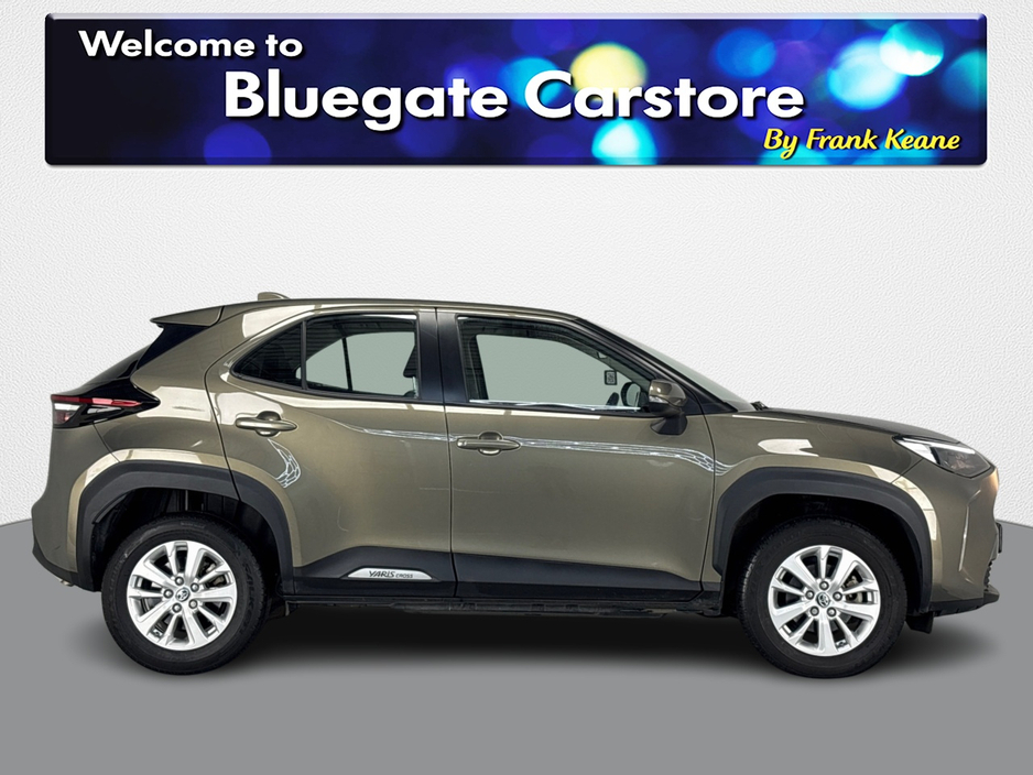 2023 Toyota Yaris Cross - image 2