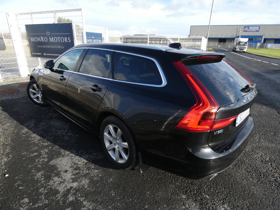 2019 Volvo V90 - image 5