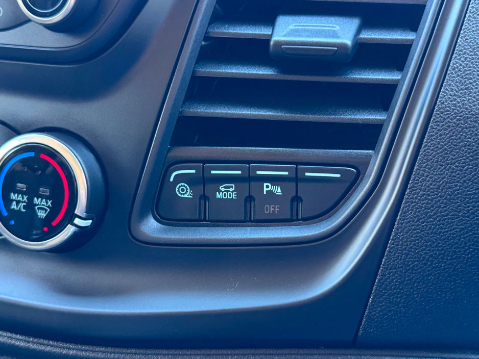 2022 Ford Transit Custom - image 22