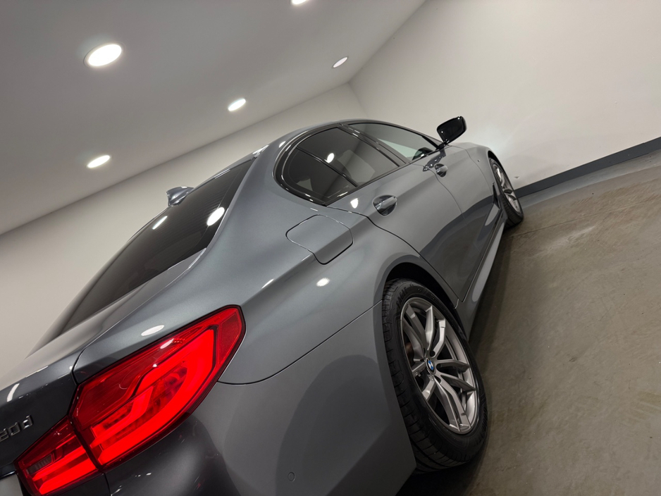 2020 BMW 5 Series - image 10