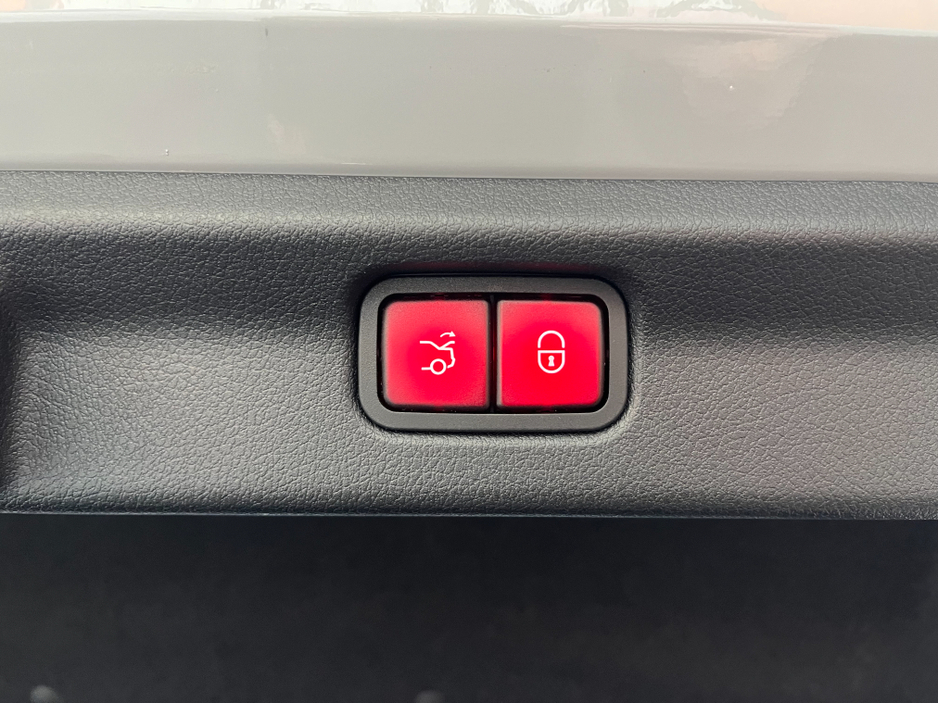 2023 Mercedes-Benz EQE - image 9