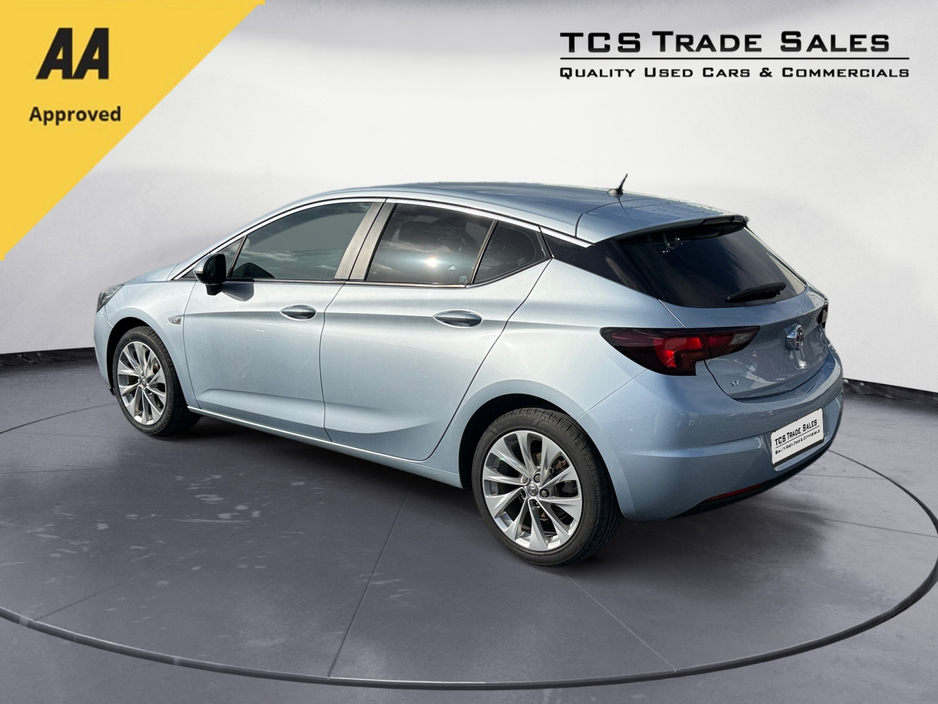 2016 Vauxhall Astra - image 4